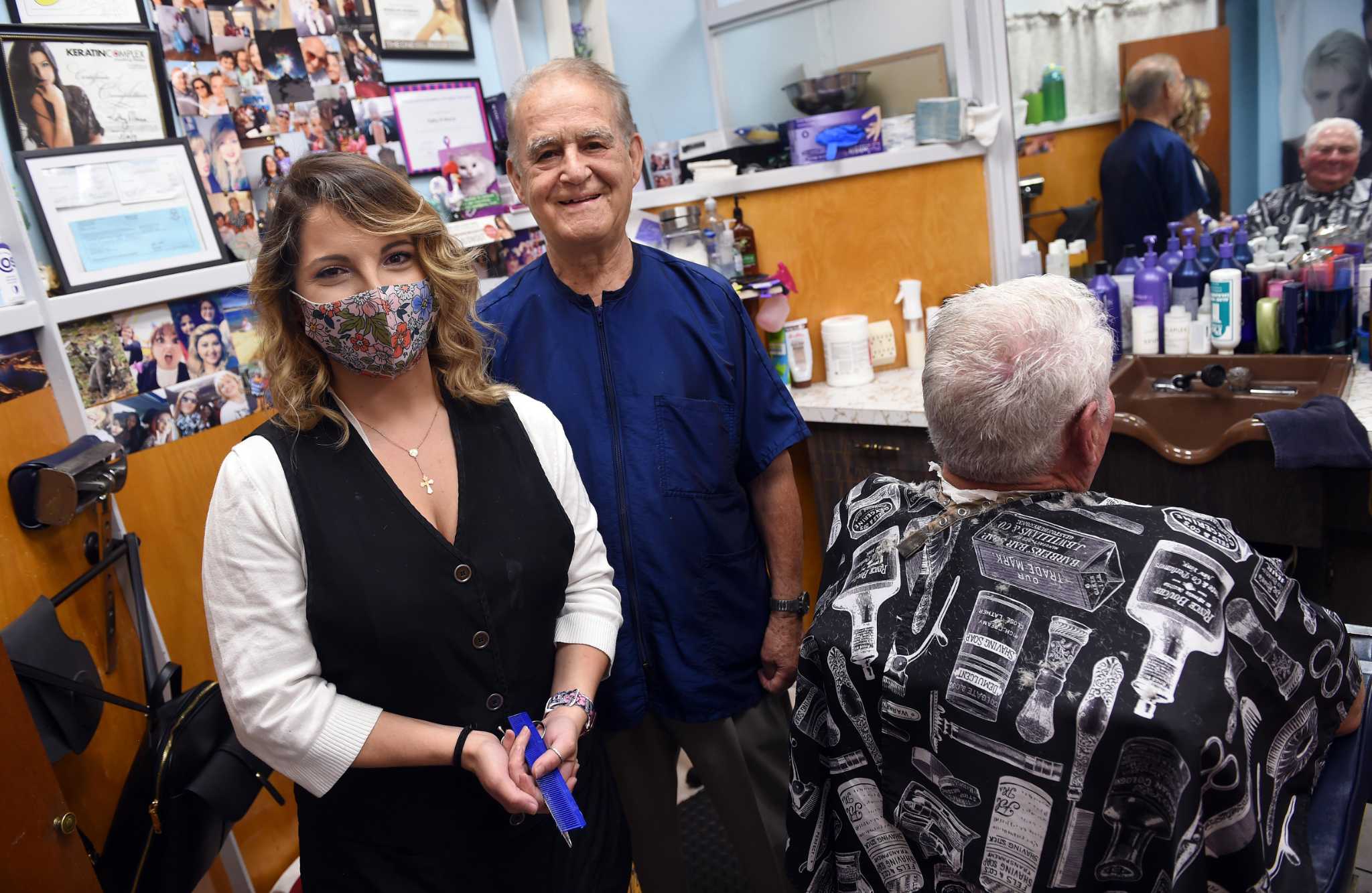 Vlasnik prodao za jedan dolar ugledan frizerski salon svojoj vrijednoj radnici