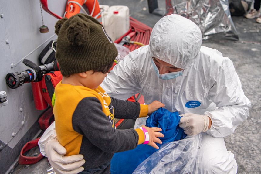 U jednom danu prelaskom malim čamicima do V.Britanije došlo 1.000 migranata