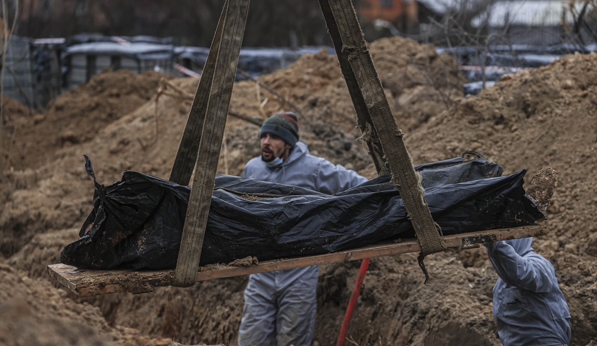Iz druge masovne grobnice u Buči ekshumirana tijela osam civila