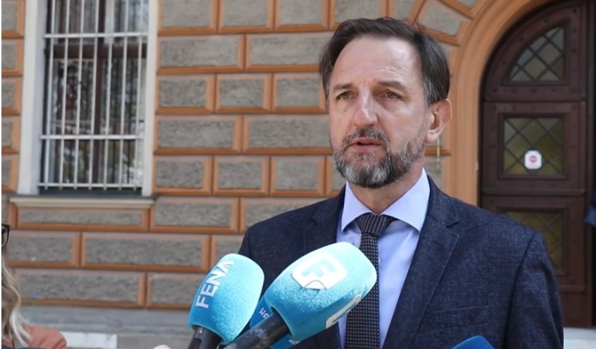 Mahmutović predao zahtjev za ocjenu ustavnosti Zakona o nepokretnoj imovini RS