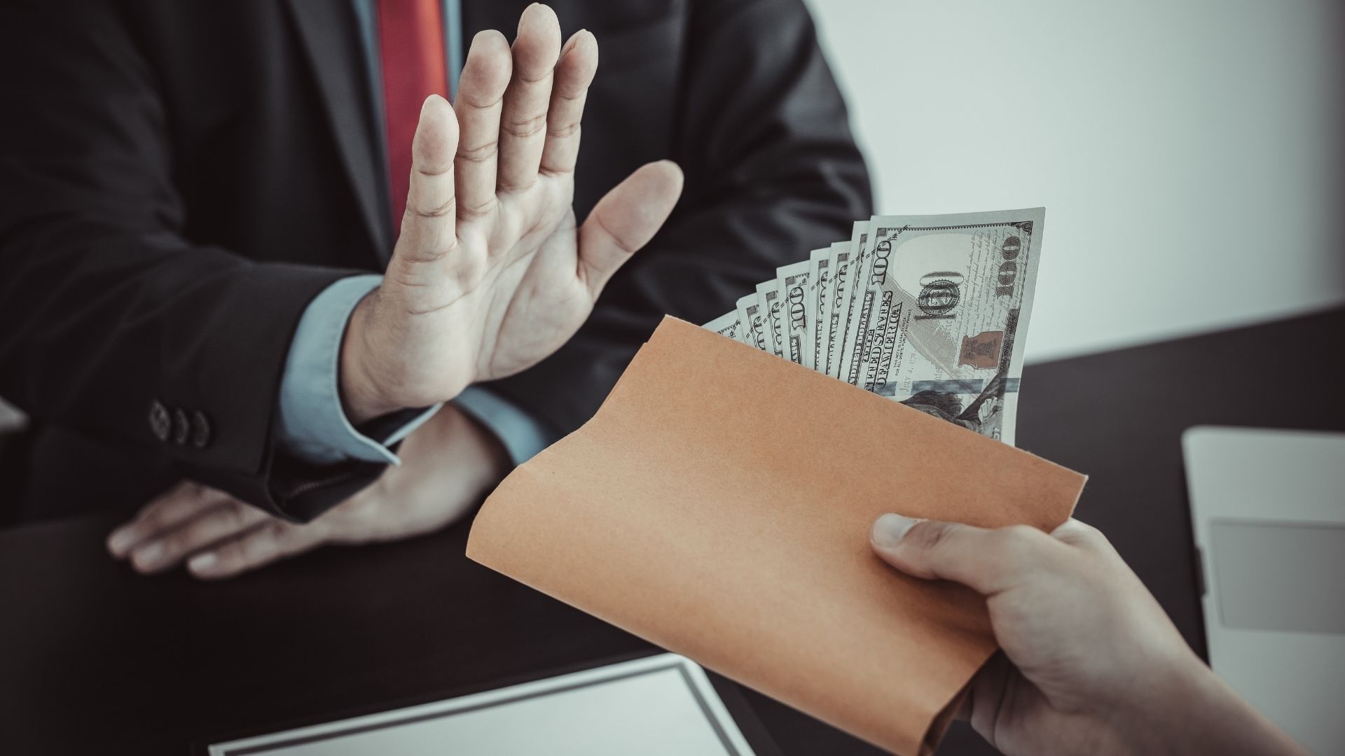 Scanlan i Vlada Brčkog: Kako uvesti u praksu politiku nulte tolerancije prema korupciji