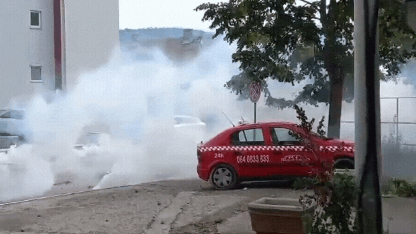 U S. Mitrovici povrijeđeno šest policajaca i jedna osoba umiješana u napad