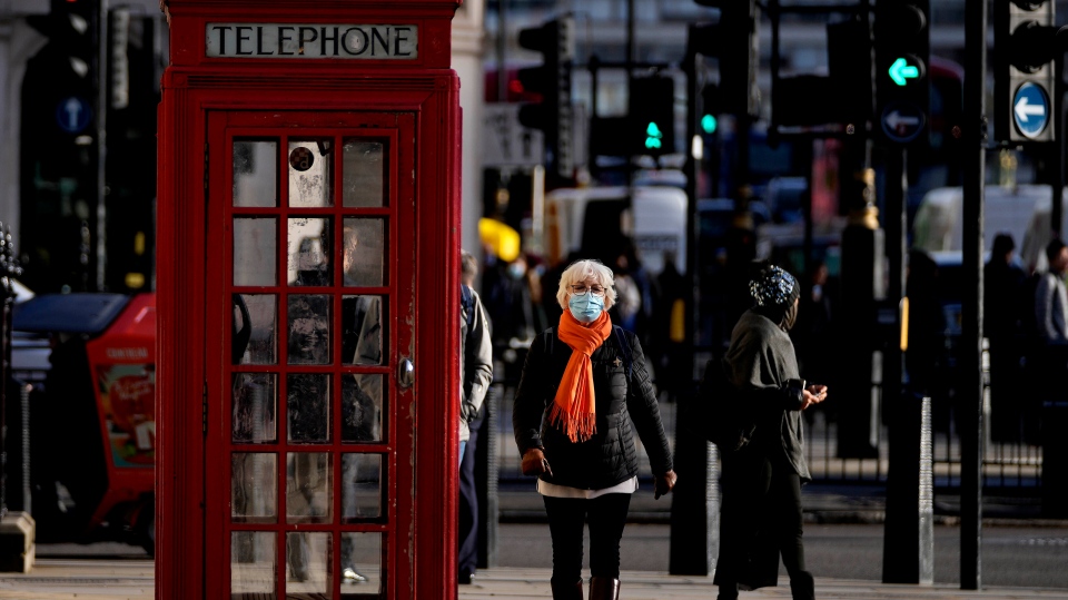 Velika Britanija: Zbog širenja omikrona ponovo počeo rad od kuće