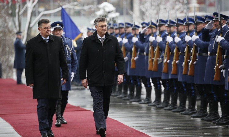 Plenković svečano dočekan ispred zgrade institucija BiH