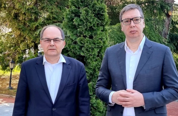 Vučić i Schmidt: Uprkos neslaganjima s odlukama, mir je najvažniji