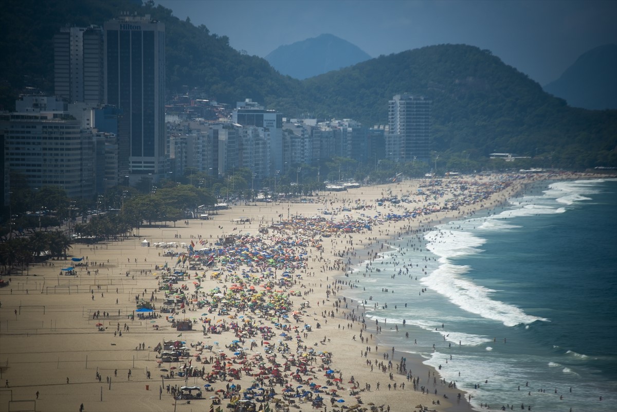 Copacabana puna kupača uprkos porastu broja zaraženih koronavirusom
