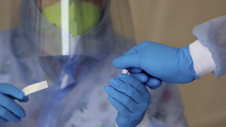 U Sloveniji skoro 1400 novozaraženih, svaki četvrti test pozitivan