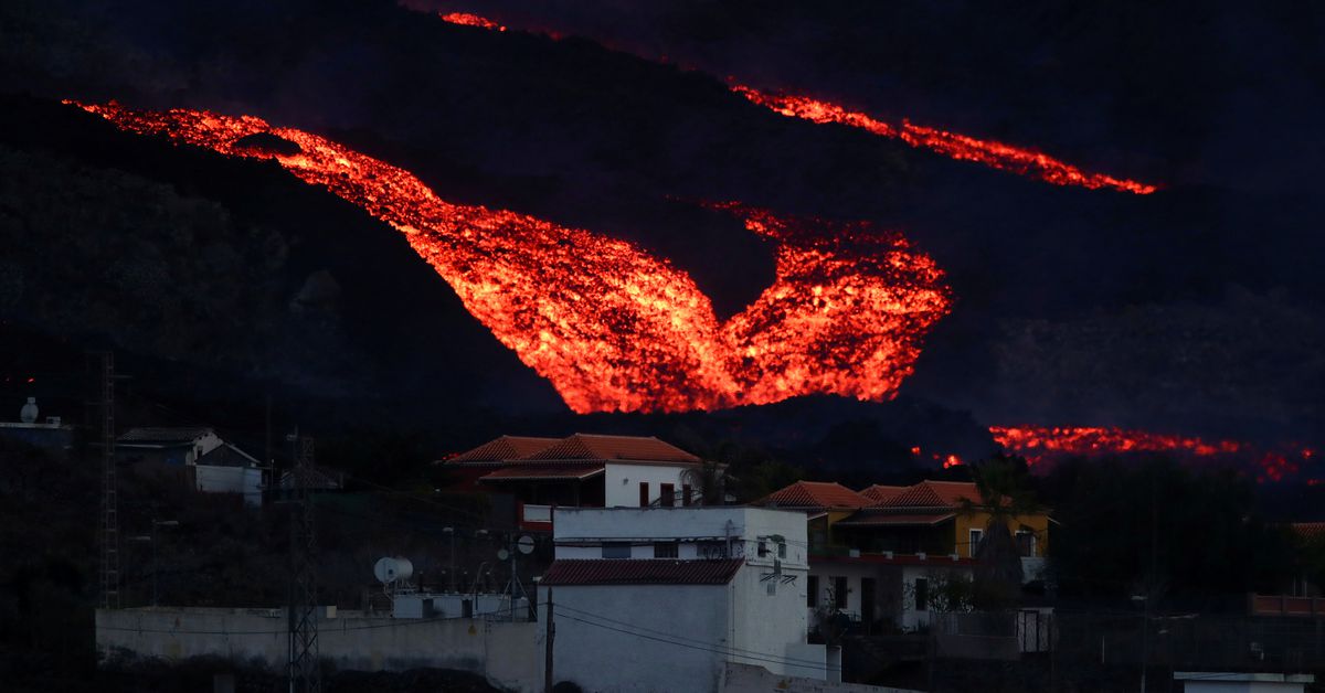 Lava iz vulkana Cumbre Vieja za 24 sata uništila 90 kuća