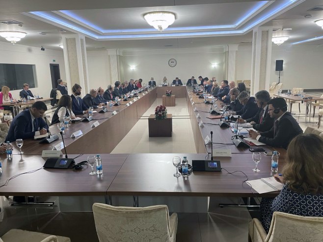 Na sastanak s predstavnicima vlasti RS-a od 28 odazvalo se 11 ambasadora