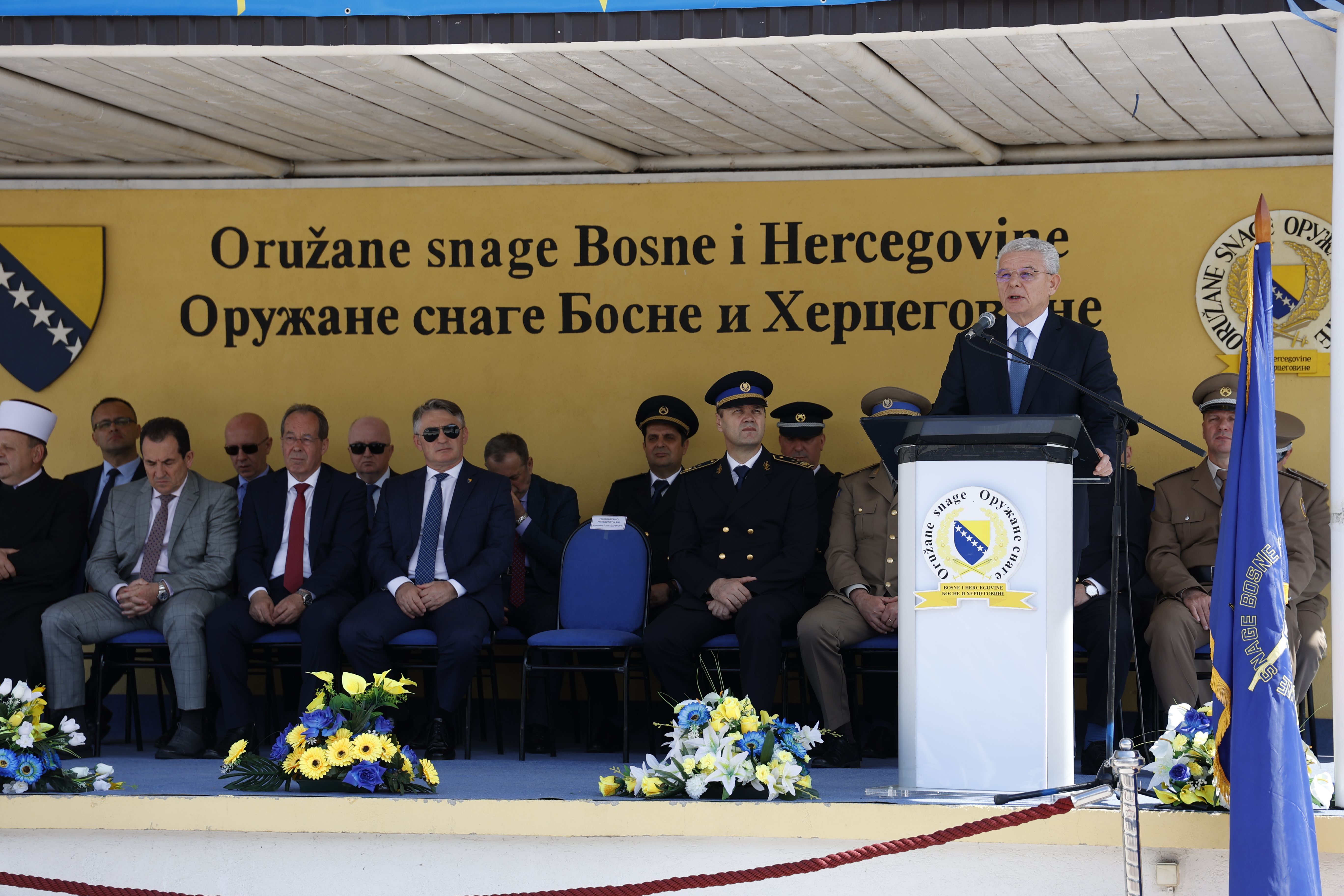 Čuvamo tradiciju naše Armije, njene istinske tekovine, hrabrost, pravednost