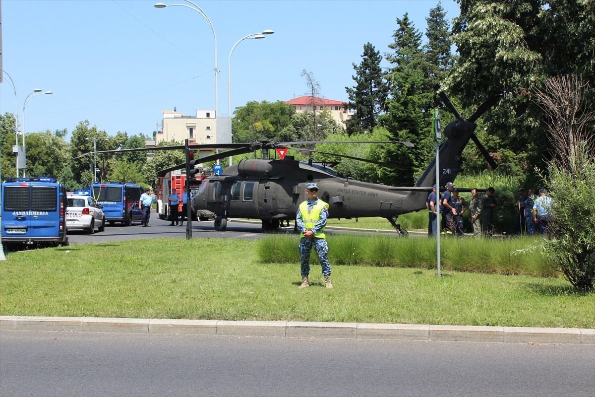 Američki helikopter prinudno sletio na ulicu u Bukureštu