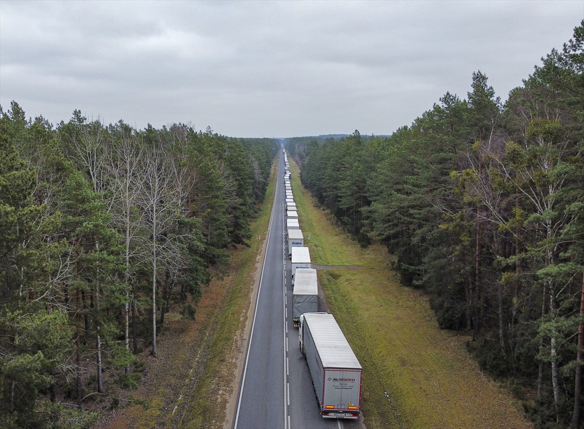 Na poljsko-bjeloruskoj granici 30 kilometara duga kolona kamiona