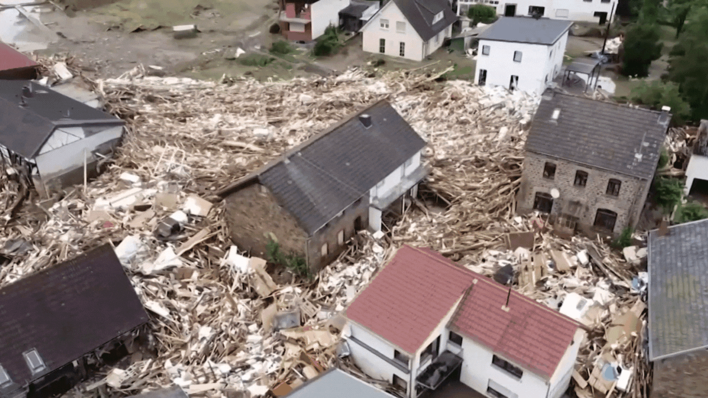 Broj žrtava poplava u Evropi premašio 100, za stotinama ljudi se traga