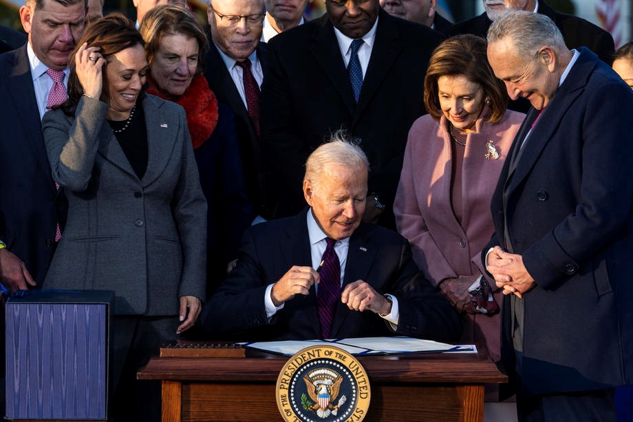 Biden ozvaničio ulaganje bilion dolara u infrastrukturu