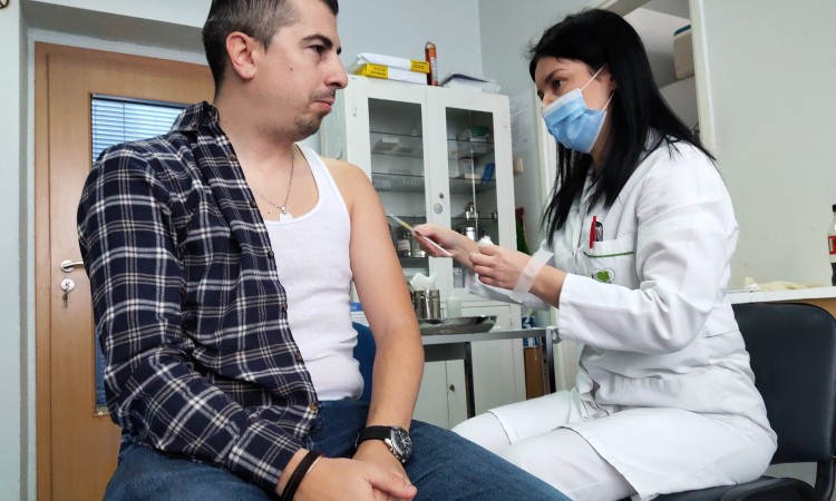 Zenički medijski radnici primili i treću dozu vakcine protiv koronavirusa