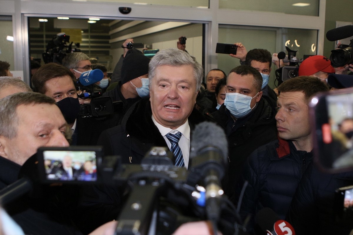 Porošenko se vratio u Ukrajinu, suočiće se s optužbama za izdaju