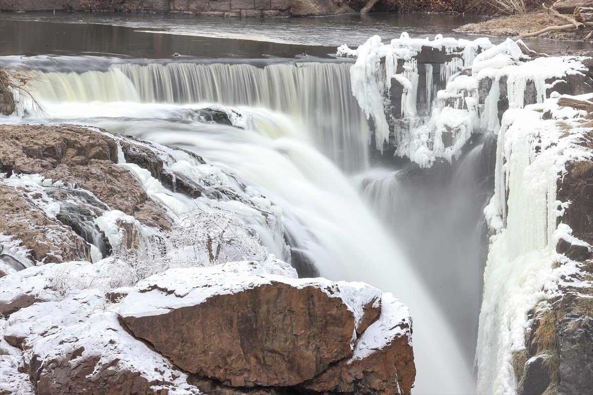 Veliki slapovi Paterson okovani ledom