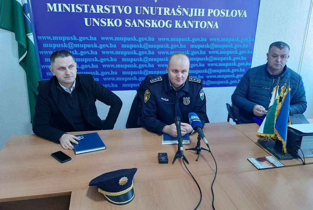 Dogovoreno povećanje osnovice plate za policijske službenike u USK-u