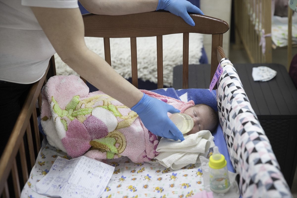 Dadilje u podrumu klinike u Kijevu održavaju na životu bebe surogat majki