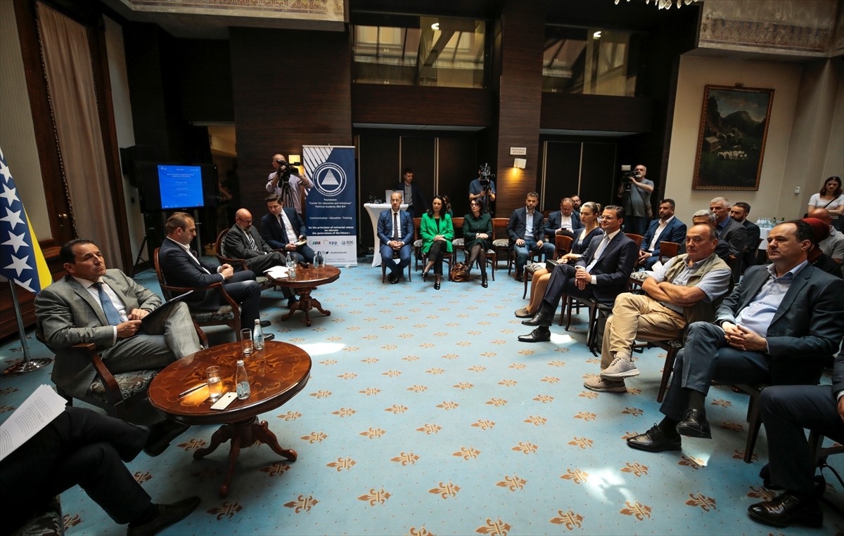 Okrugli sto u Sarajevu: Vidjeli smo i sa ruskom agresijom na Ukrajinu da ima itekako refleksije na BiH