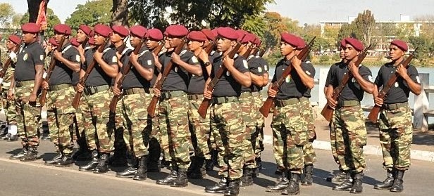 Vojnici Madagaskara zabranili fudbalerima Tanzanije izlazak iz soba