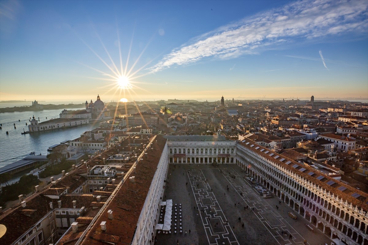 Turisti dolaze u Veneciju u pretprazničnom periodu