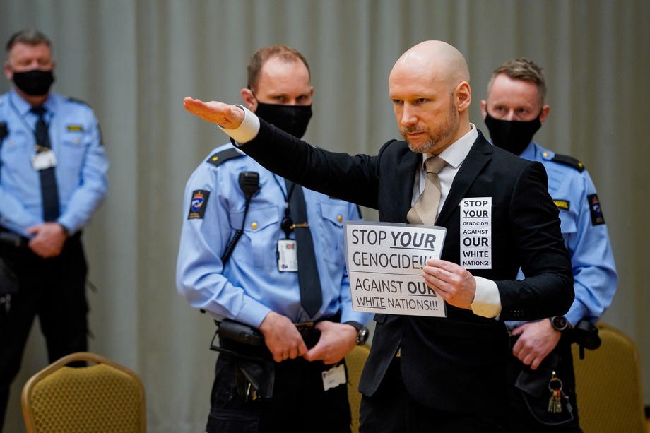Breivik salutirao nacistički pozdrav na ročištu za uslovni otpust