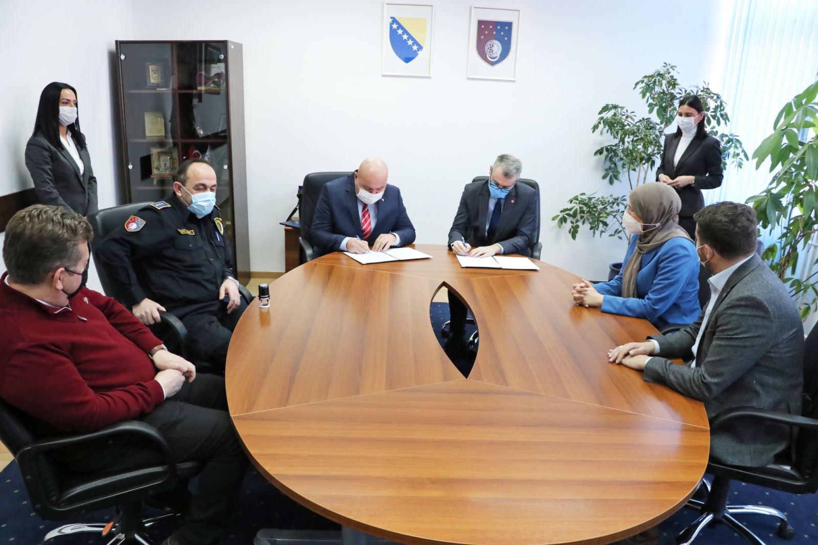 Vlada KS i sindikati potpisali sporazum o povećanju osnovice plaće sa 315 na 330 KM