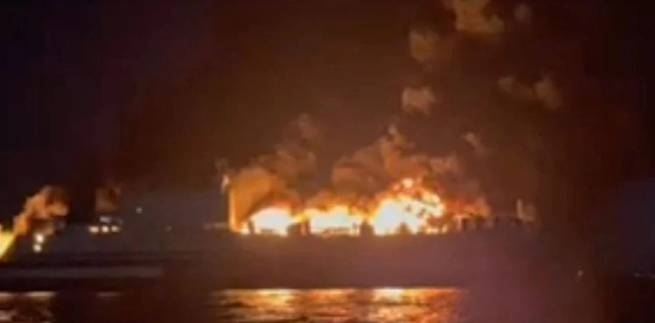 Grčka: Požar zahvatio trajekt, evakuisano više od 280 osoba