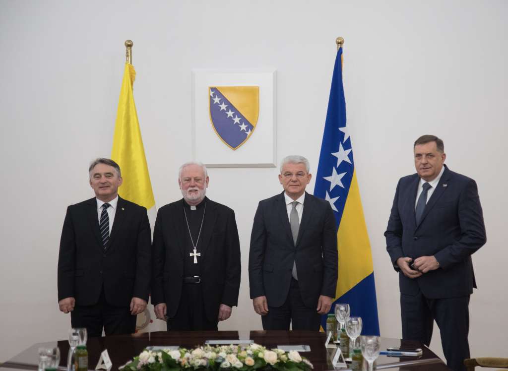 Komšić, Džaferović i Dodik primili sekretara za odnose s državama Svete Stolice Gallaghera