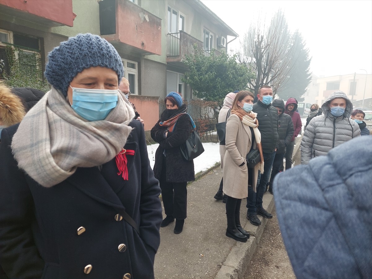 Zdravstveni radnici iz USK-a i dalje bez plaće