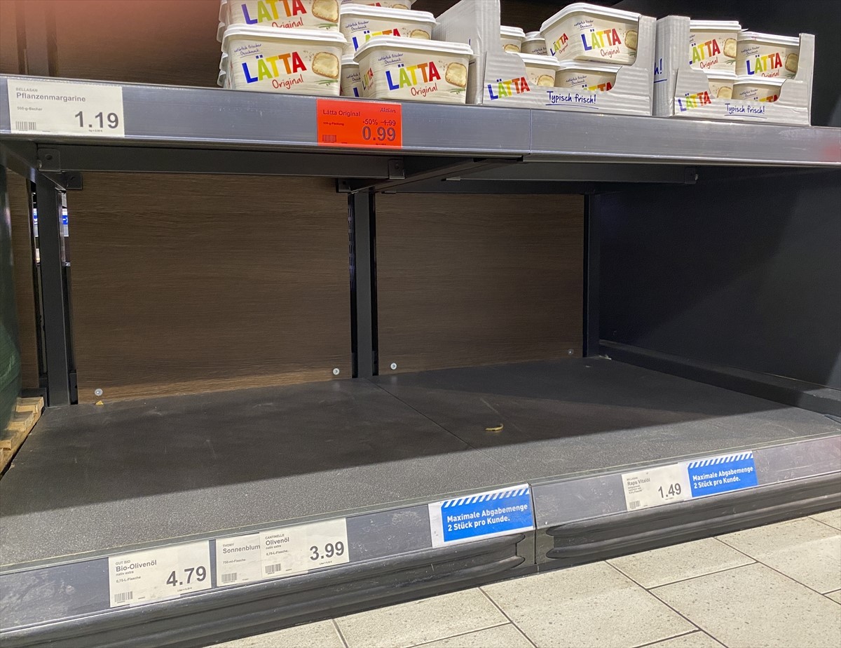 I dalje prazne police sa suncokretovim uljem i brašnom u Njemačkoj