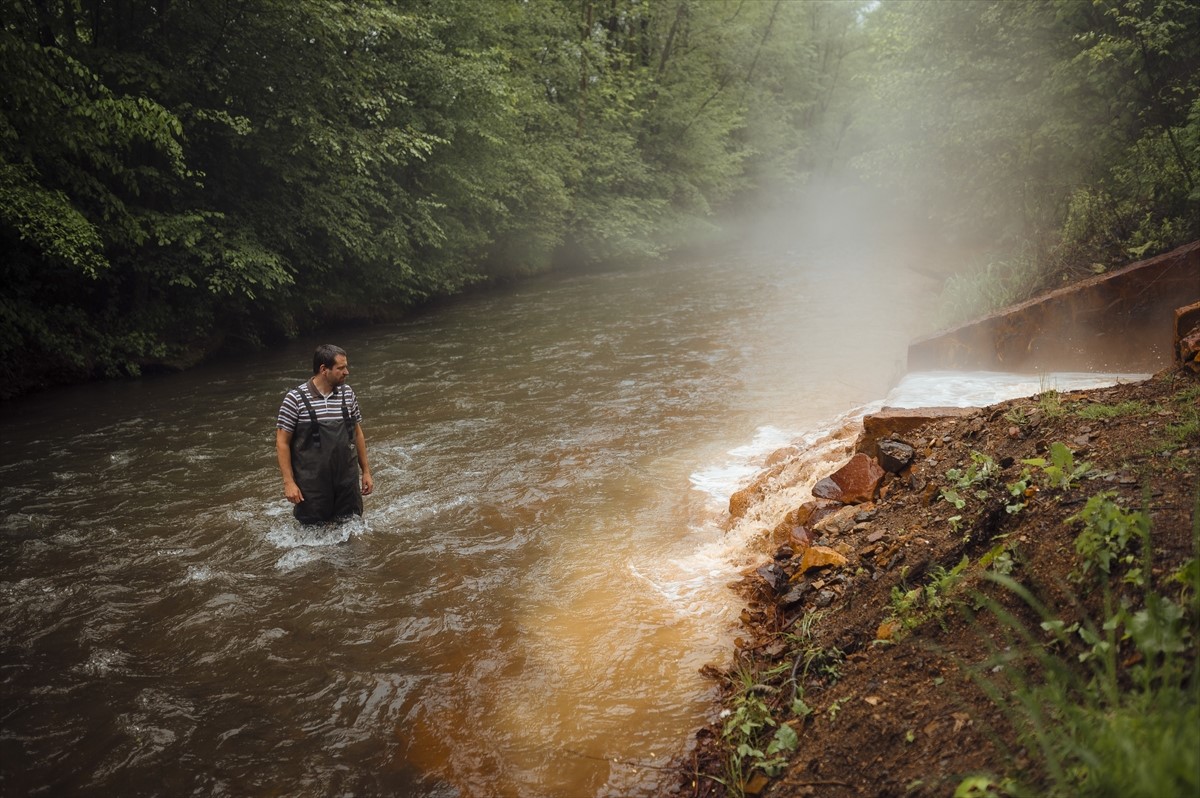 Rijeka Slana u Slovačkoj zbog zagađenja promijenila boju