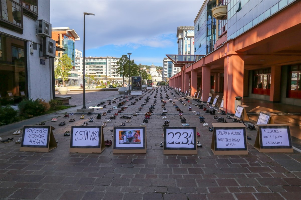 Na Rimskom trgu 2.231 par obuće - podsjećanje na 2.231 izgubljeni život zbog korone