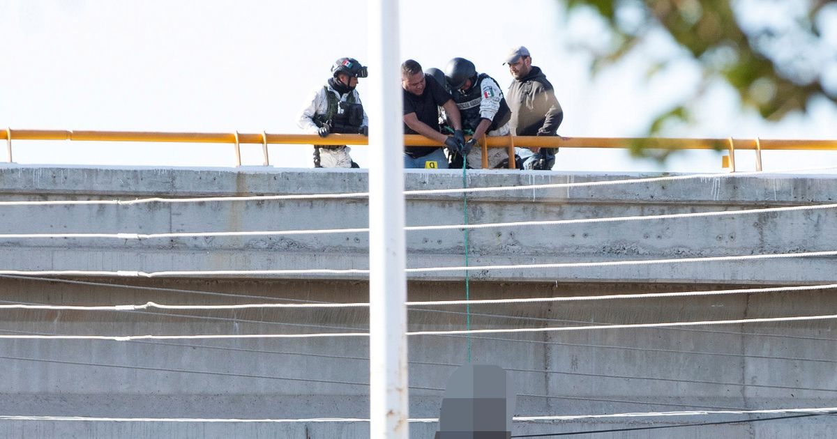 U Meksiku pronađeno deset tijela, devet obješeno na nadvožnjaku