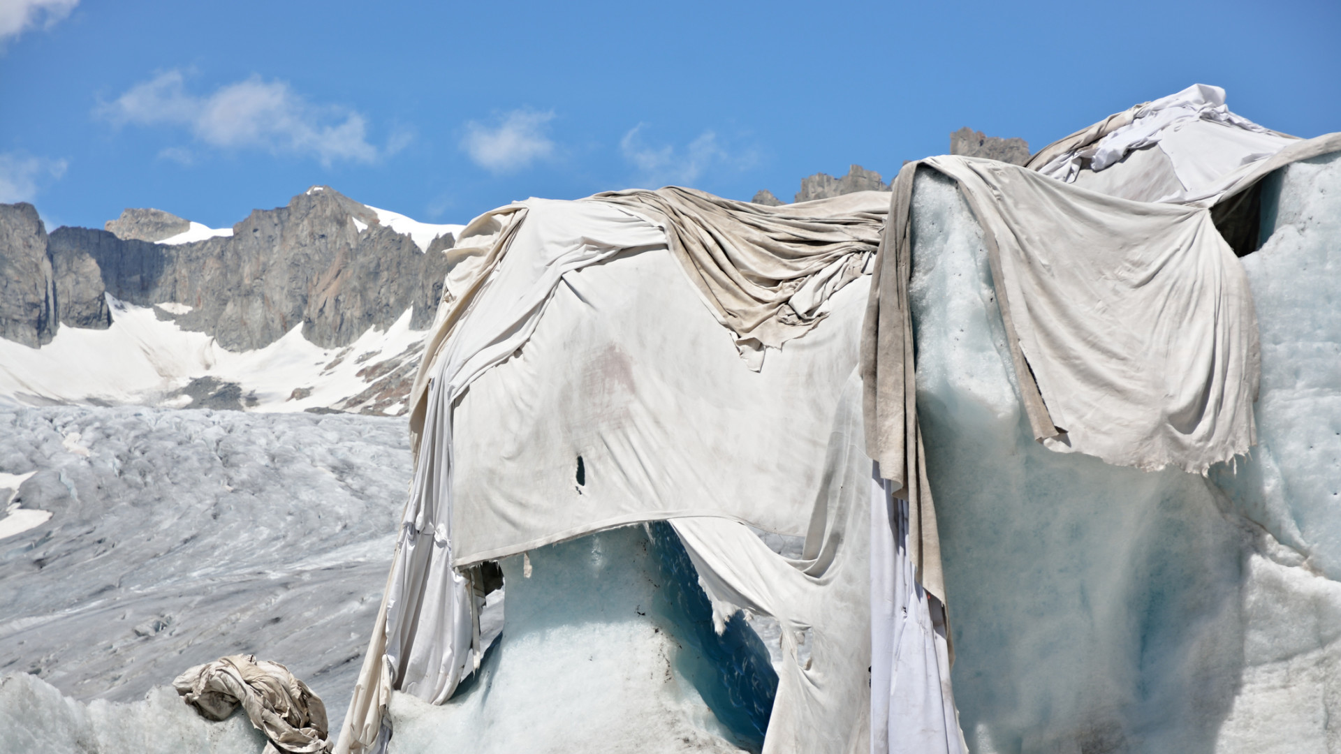 Ledenjak u sjevernoj Italiji prekrivaju ceradama, sprječavaju topljenje