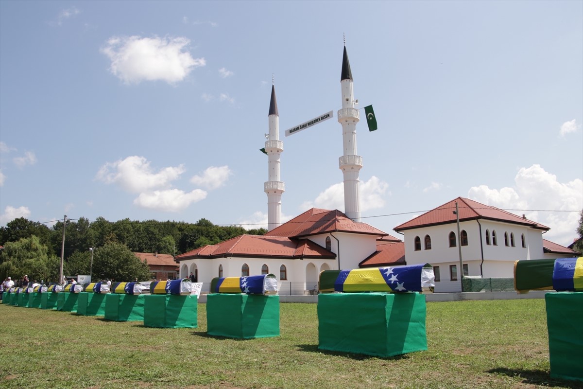 U Memorijalnom centru Kamičani klanjana kolektivna dženaza za 12 žrtava