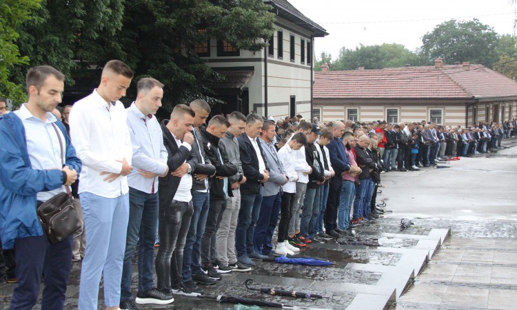 Radost zbog Bajrama, tuga zbog prijedorskih žrtava i nesreće kod Zenice