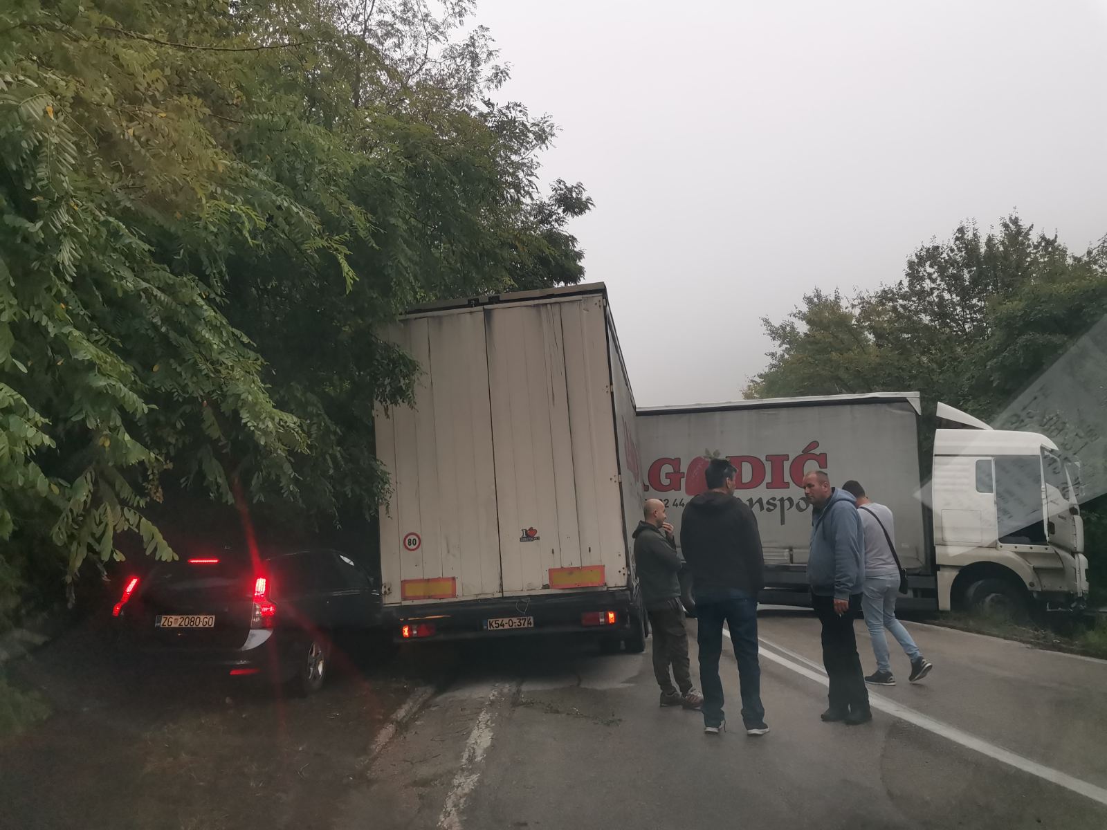 Zbog saobraćajne nesreće blokiran put Tuzla - Bijeljina