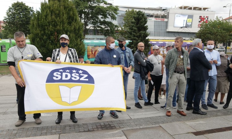 Protestirali državni službenici, traže potpisivanje kolektivnog ugovora