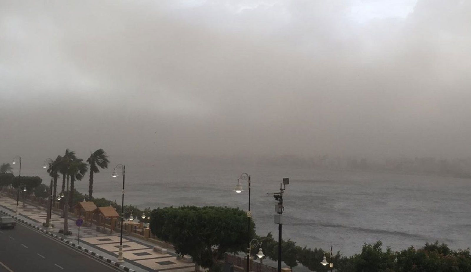 Oluja u Egiptu: Obustavljena nastava, zatvorene luke