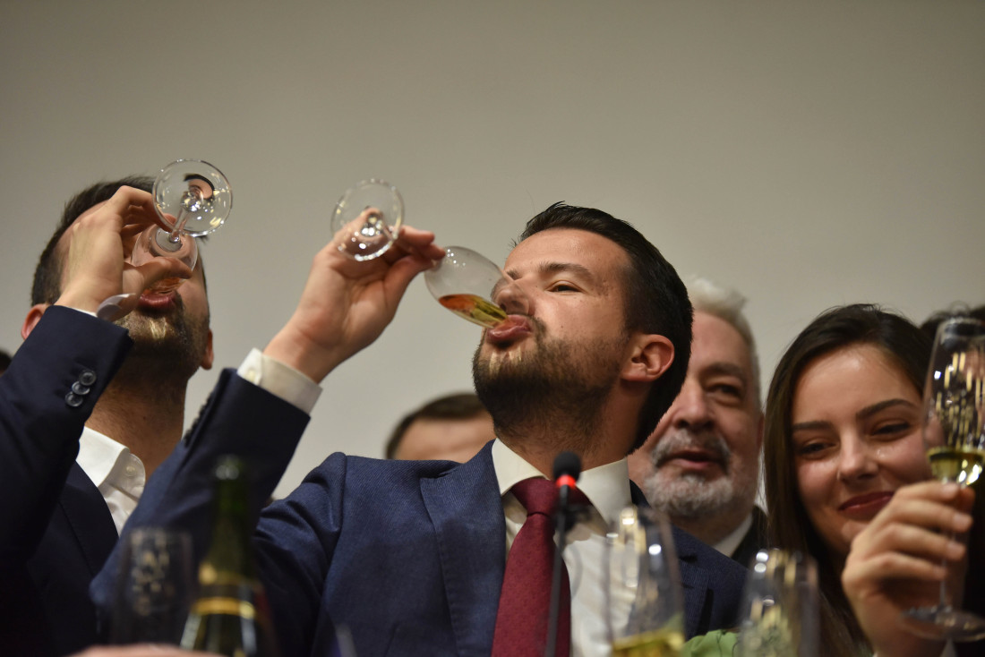 Vučić čestitao Milatoviću pobjedu na predsjedničkim izborima