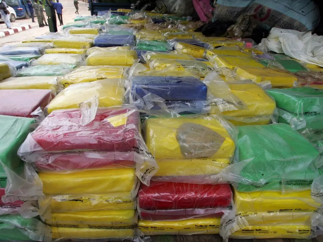 Oko pet tona kokaina zaplijenjeno kod obale Afrike