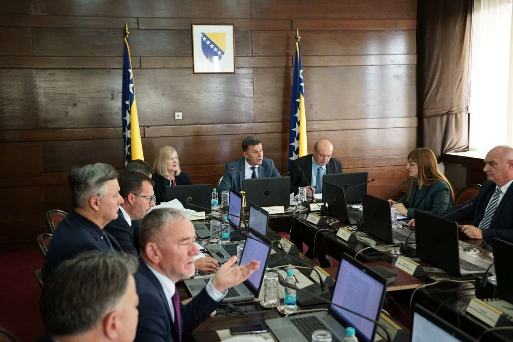 Vlada FBiH: Po 100 KM jednokratne pomoći demobilisanim borcima