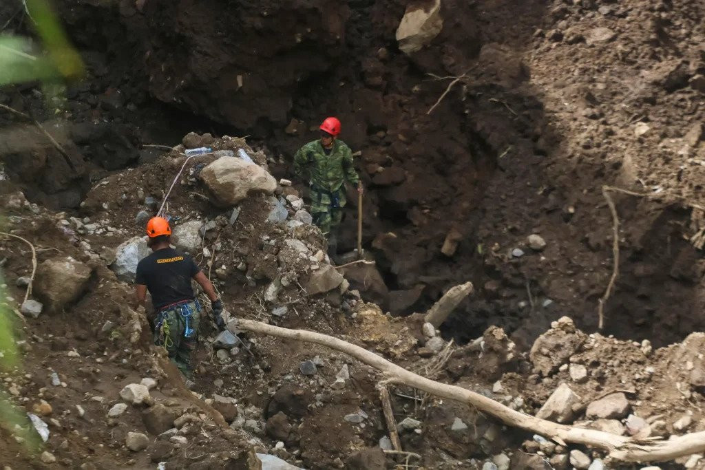 U klizištu na Ekvadoru poginule 43 osobe