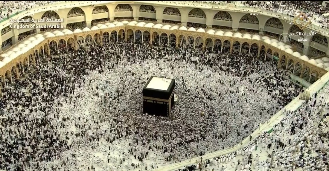 Stotine hiljada muslimana klanjalo bajram-namaz u haremu Kabe