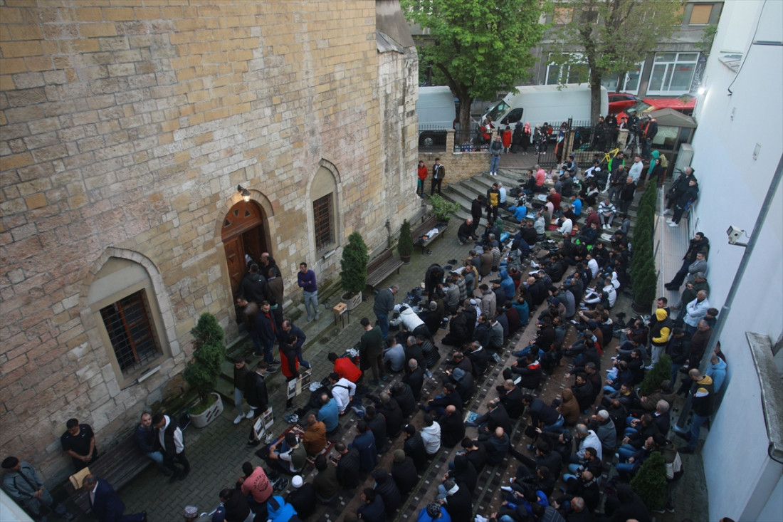Veliki broj vjernika klanjao bajram-namaz u Beogradu