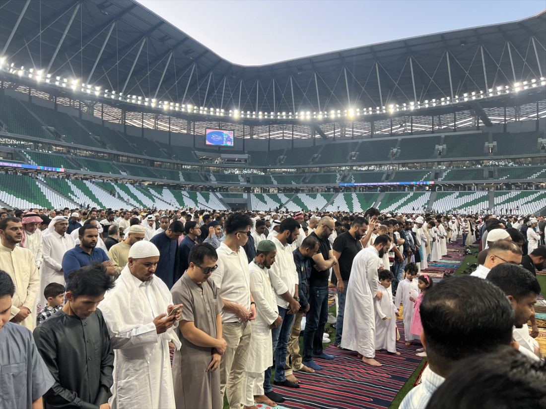 Hiljade vjernika klanjalo bajram-namaz na stadionu izgrađenom za Svjetsko prvenstvo