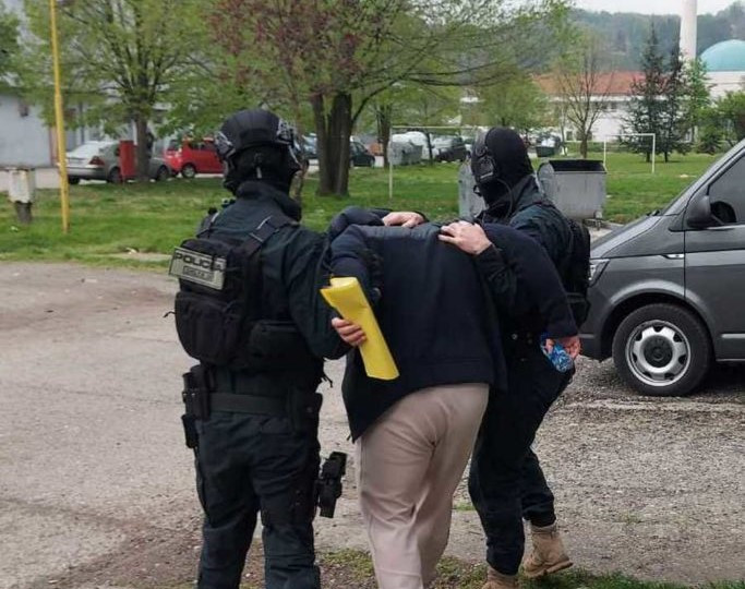 U TK uhapšene tri osobe zbog krivičnih djela “Iznuda” i “Ugrožavanje sigurnosti”