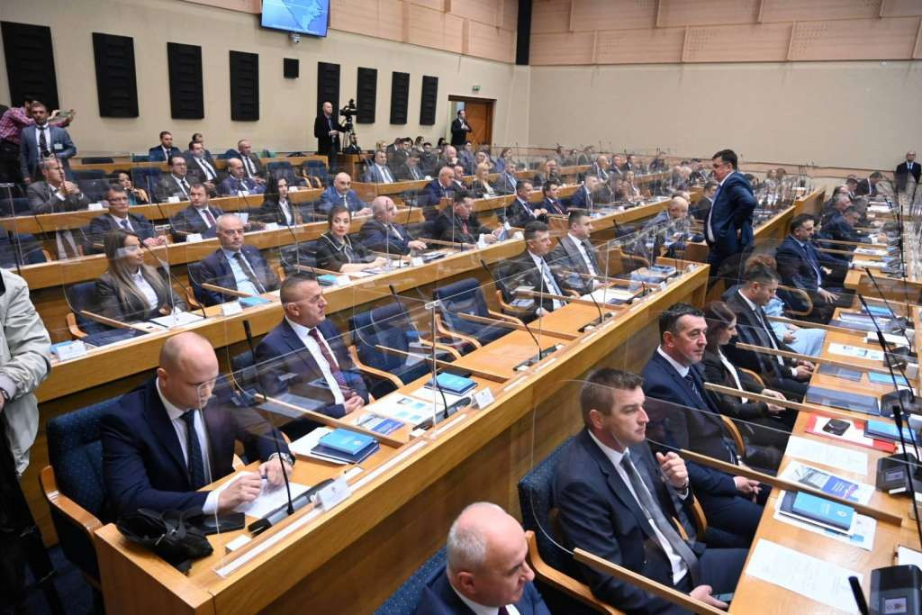 U NSRS rasprava o ranijim zaključcima u vezi djelovanja Ustavnog suda BiH